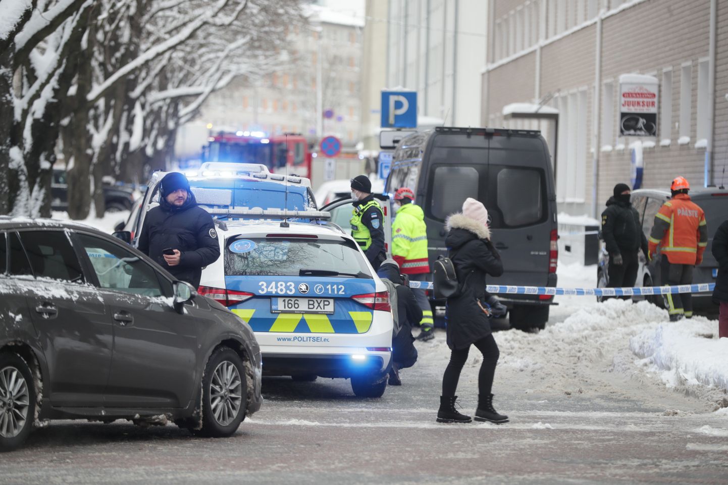 В Таллинне на улице Ластекоду эвакуировали людей, поскольку в одном из зданий был обнаружен предмет, похожий на гранату.