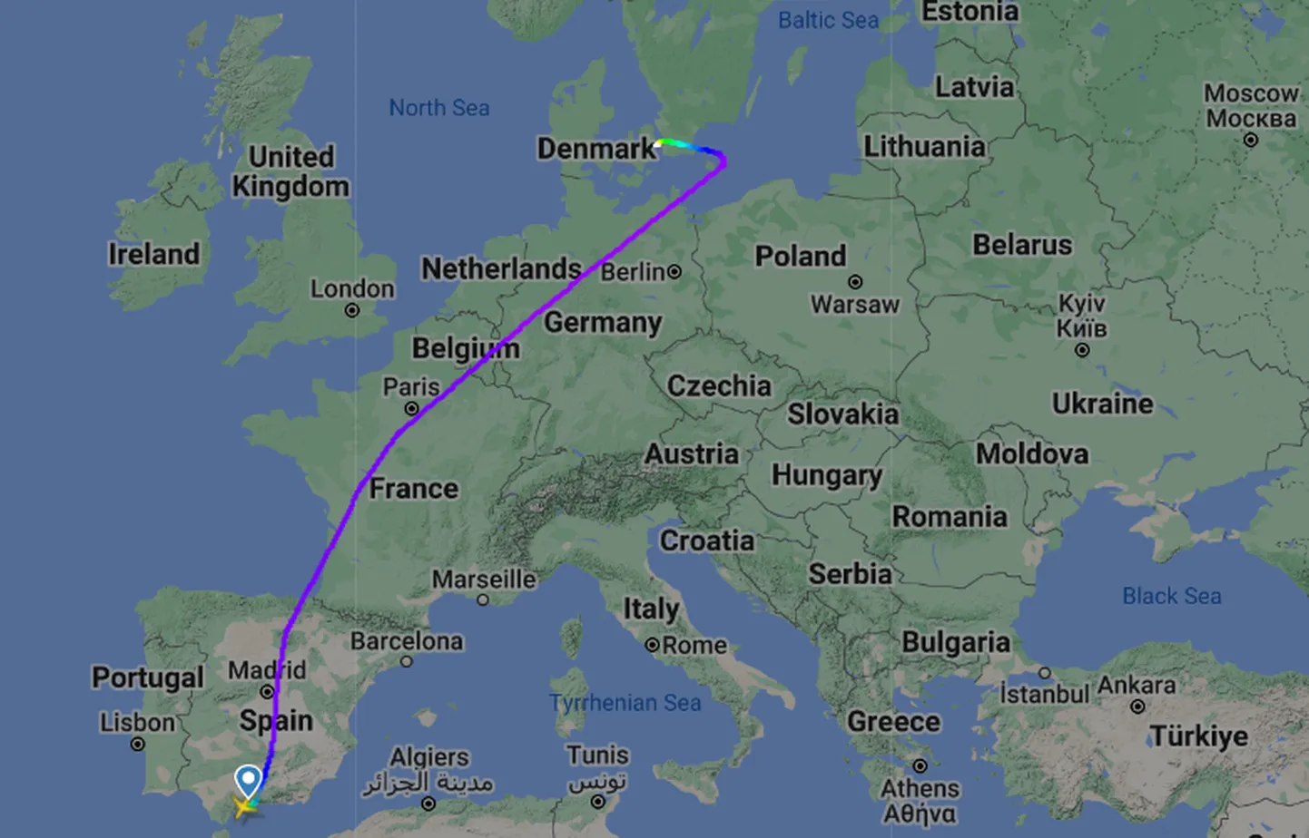 Самолет airBaltic совершил экстренную посадку