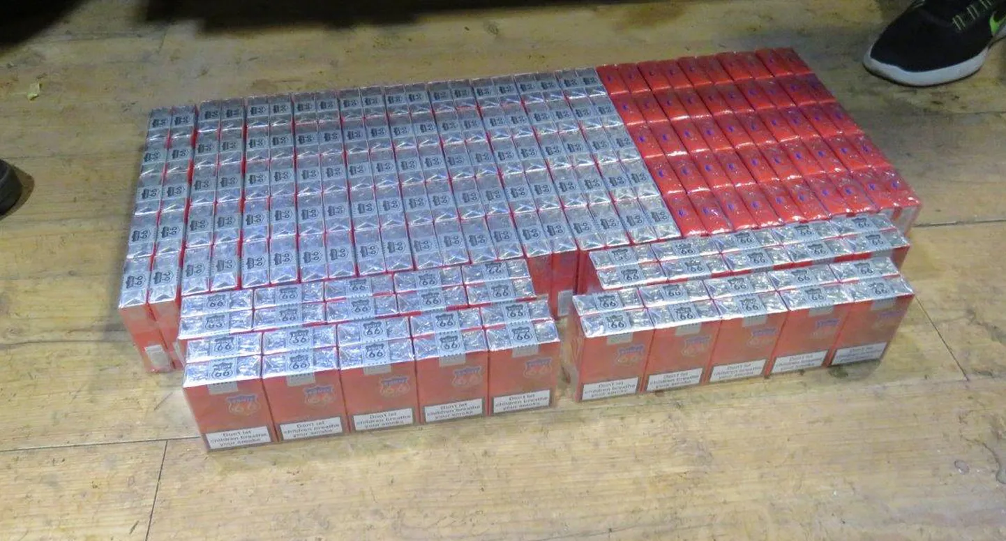 Ainuüksi eelmise aasta detsembris ja tänavu jaanuaris omandas kuritegelik rühm vähemalt 70 kasti salakaupa. Samuti käitles jõuk seni kogutud andmetel ka ligi pool kilo kokaiini.