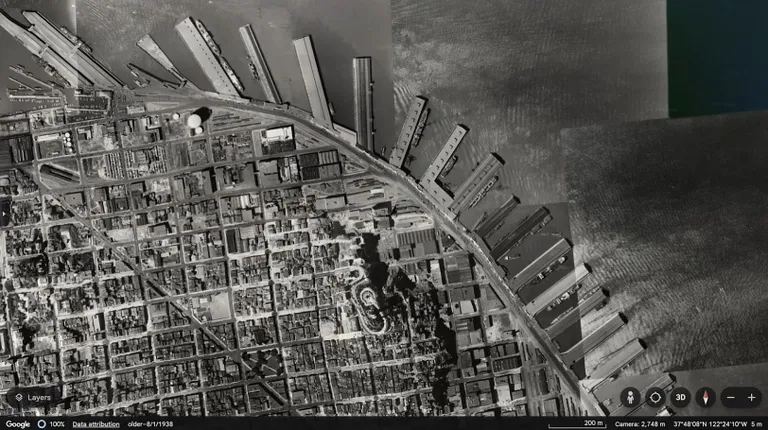 Ajalooline foto San Franciscost 1938. aastast on nüüd joondatud tänapäeva satelliidipiltidega samast kohast. Pildid tegid Oaklandi lennujaama piloodid.