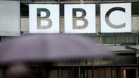 "Es domāju, ka man ir pienākums to darīt." Tramps apsver sūdzēt BBC tiesā