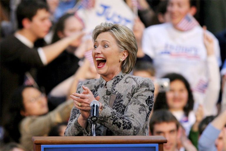 ASV prezidenta amata pretendente Hilarija Klintone uzvar štata vēlēšanās Ņūhempšīrā. Emocijas sit augstu vilni