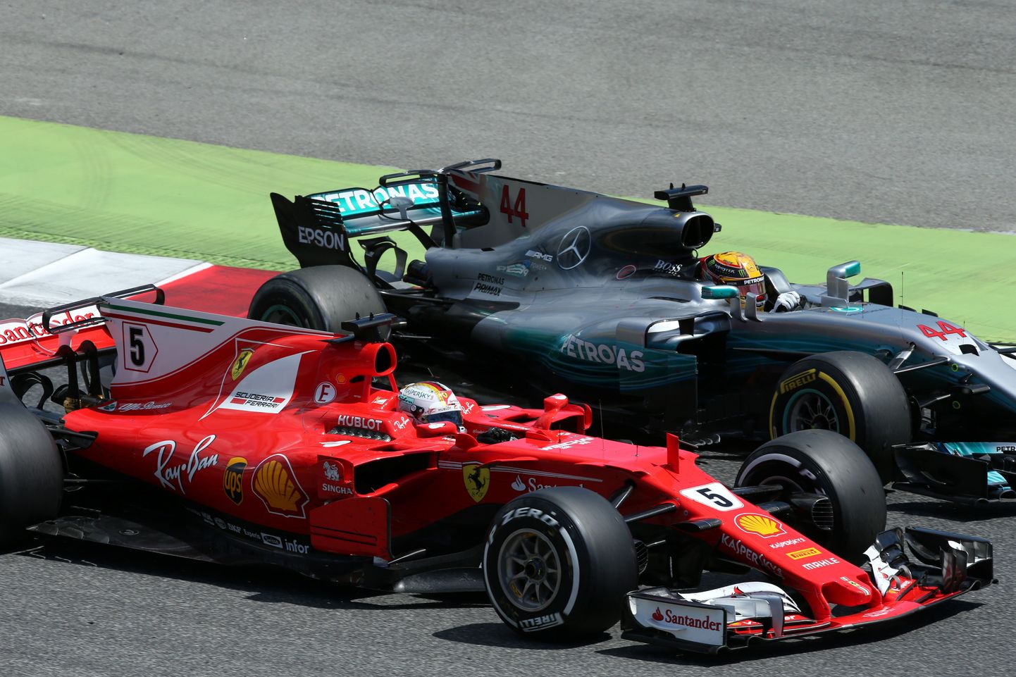 Vettel ja Hamilton: kummal oli Bakuus õigus?