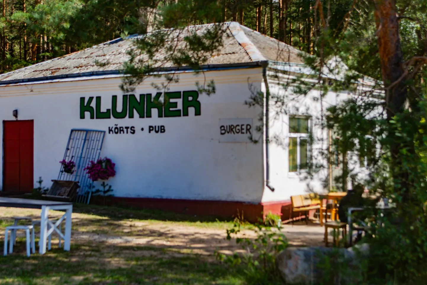 Piusa rongipeatuse lähedal  asuv Klunkeri kõrts.