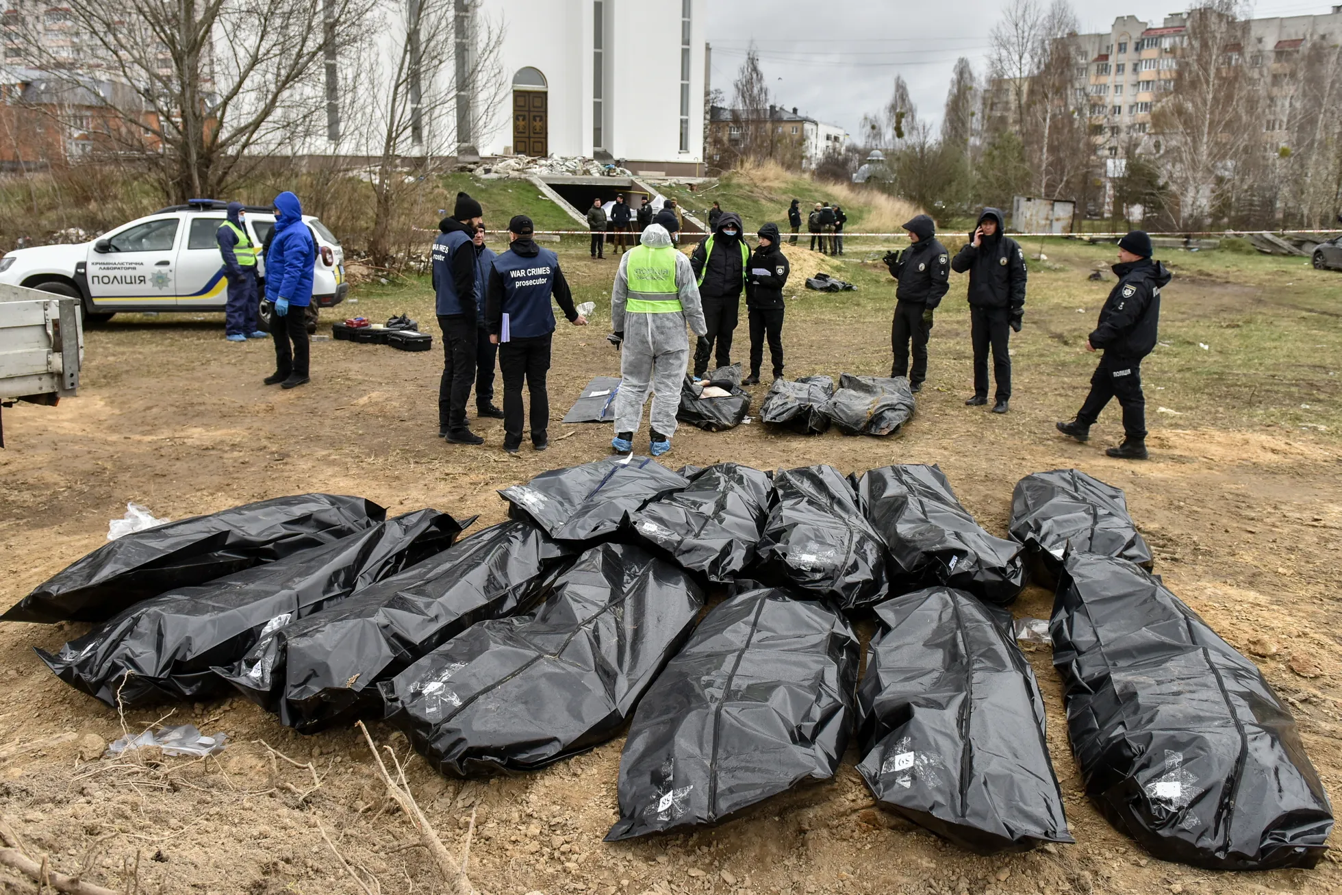 Massihauast eemaldatud surnukehad Butšas.