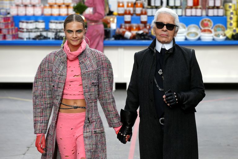 Karl Lagerfeld ja Cara Delevingne olid lähedased. Pilt on tehtud 2014. aastal Pariisi moenädalal.