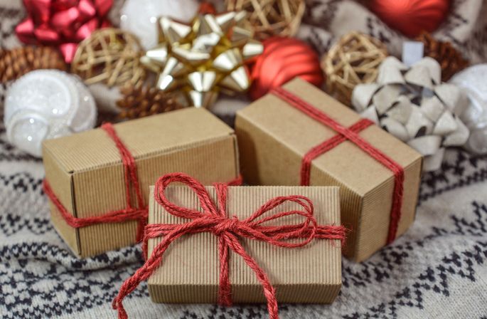 В поисках идеального подарка: что купить близким на Рождество и Новый год
