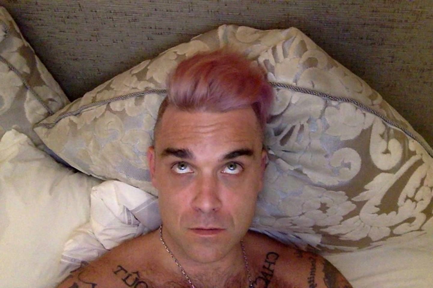 Robbie Williams värvis oma juuksed roosaks