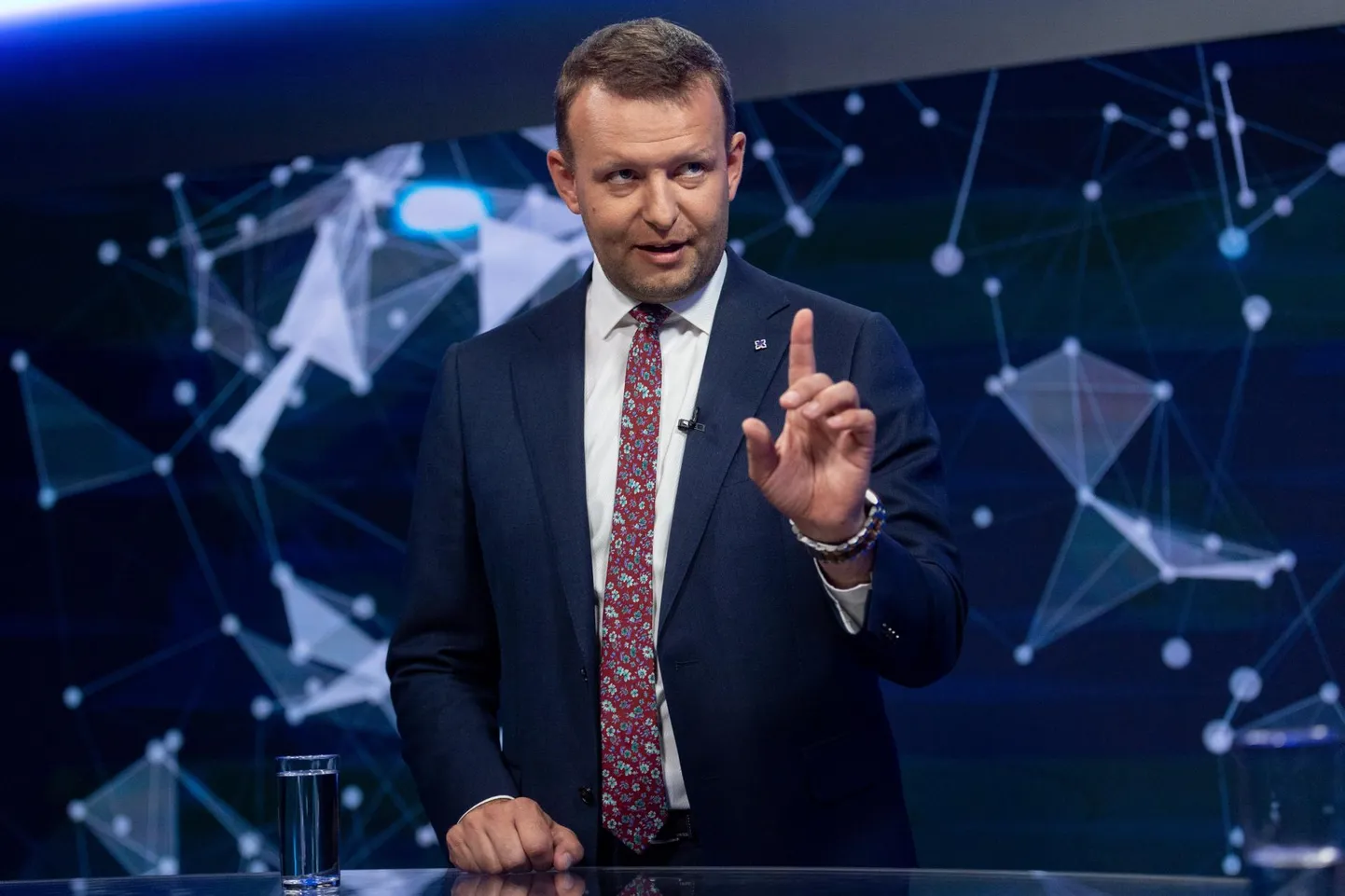 Министр внутренних дел Лаури Ляэнеметс (СДПЭ) считает, что памятниками должно заниматься правительство вне зависимости от мнения местного самоуправления.
