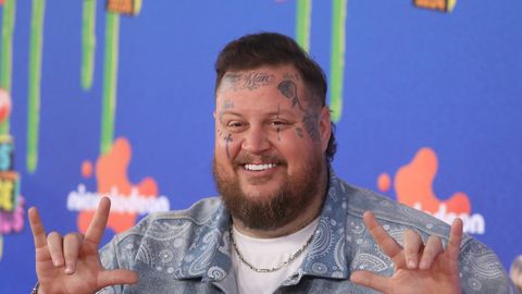 TUNDMATUSENI MUUTUNUD ⟩ Maailmakuulus laulja seljatas toidusõltuvuse ja langetas kehakaalu uskumatud 136 kilo