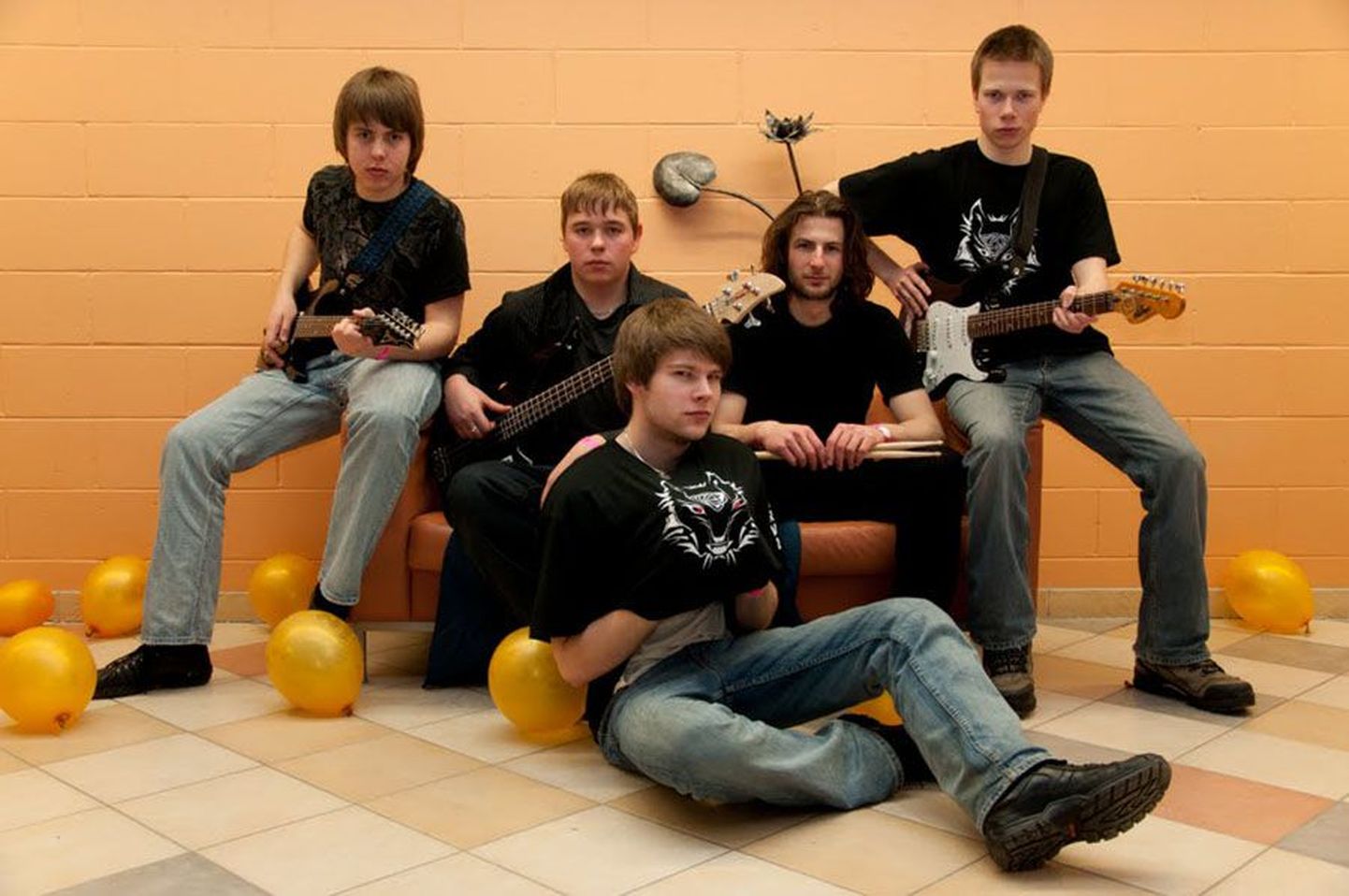 Viljandimaa tänavune parim noortebänd RaudRaev on eelkõige kokkuhoidev ning bändi suur pluss on ka see, et ta esitab originaalloomingut.