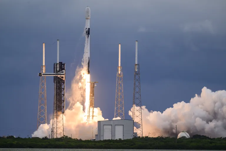 Cape Canaverali neemelt startis eile SpaceX Falcon 9 raketiga Euroopa Kosmoseagentuuri kosmosemissioon HERA, mis hakkab tulevikus tegema kõigile kasulikku tööd planeedi ohutuse tagamiseks: uurib Didymose asteroidi ja selle mõju asteroidi kuule Dimorphosele, mis tekkis NASA DART-missiooni käigus.