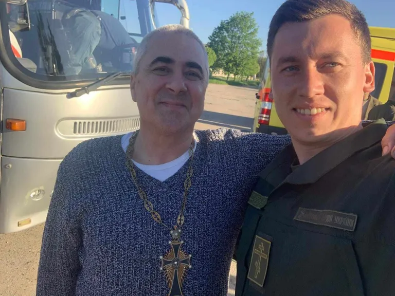 Настоятель Свято-Троицкого храма ПЦУ Василий Вирозуб в день освобождения из плена.