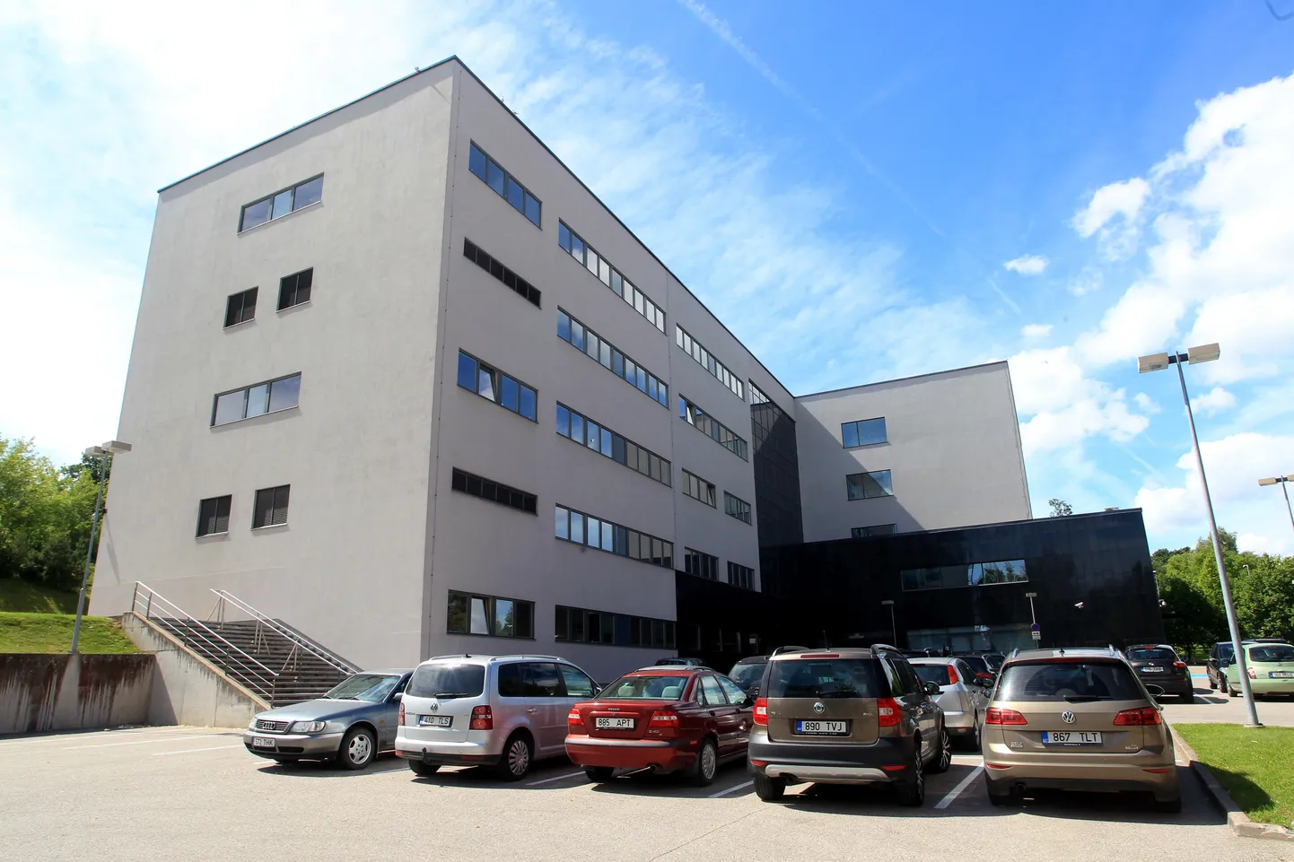 Kohtumaja esise parkla avamine rõõmustab kindlasti õhtuseid teatrikülastajaid.