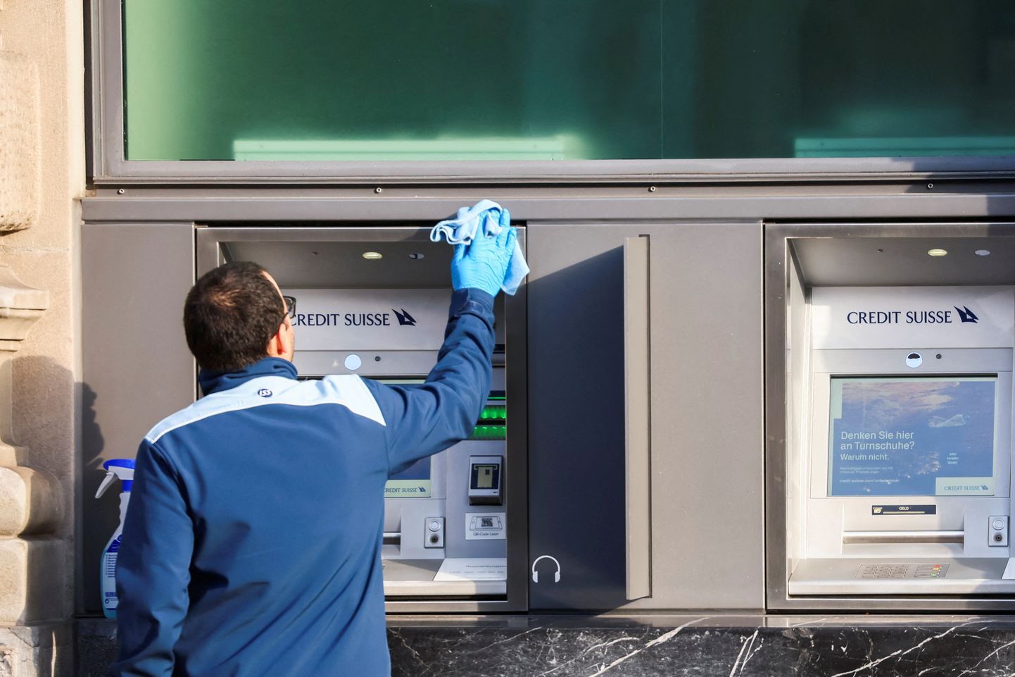 Credit Suisse'i sularahaautomaat Zürichis.