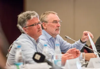 Nord Stream 2 pressiesindaja Jens Mueller ja kommunikatsiooni osakonna juht Ulrich Lissek vastamas ajakirjanike küsimustele. Foto: