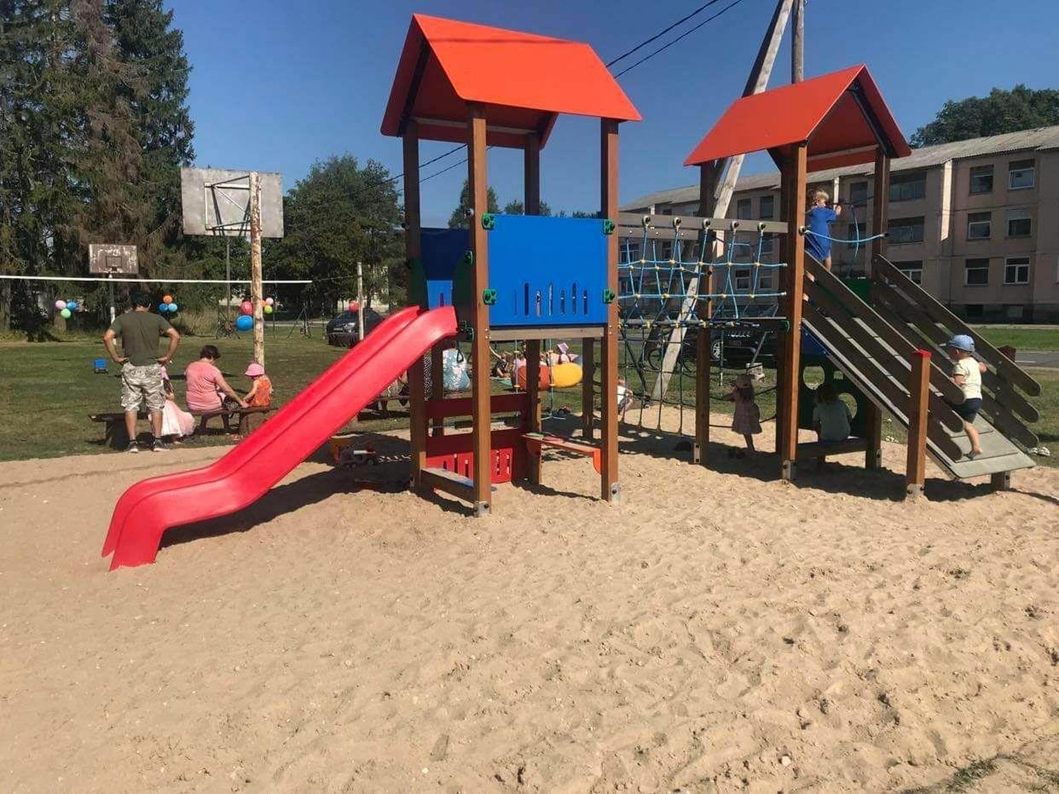 Augusti lõpul oli Türi valla Kahala elanikel, eriti just lastel, suur rõõmupäev, kui pidulikult avati kaasava eelarve rahastuse toel valminud mängupark.