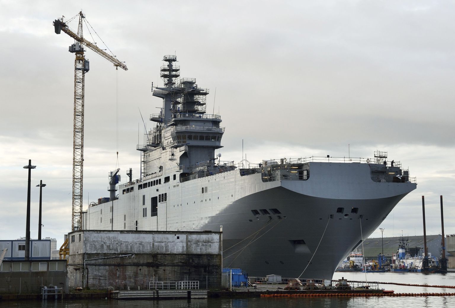 Venemaale ehitatav Mistral-tüüpi dessantlaev Sevastopol Prantsusmaal  Saint-Nazaire'i sadamas.