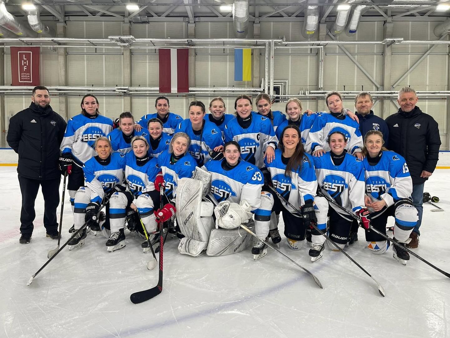 В воскресенье в Кохтла-Ярвеском ледовом холле начинается турнир третьего дивизиона группы "B" чемпионата мира по хоккею среди женщин. Стоит прийти в ледовый холл, чтобы поддержать сборную Эстонии.