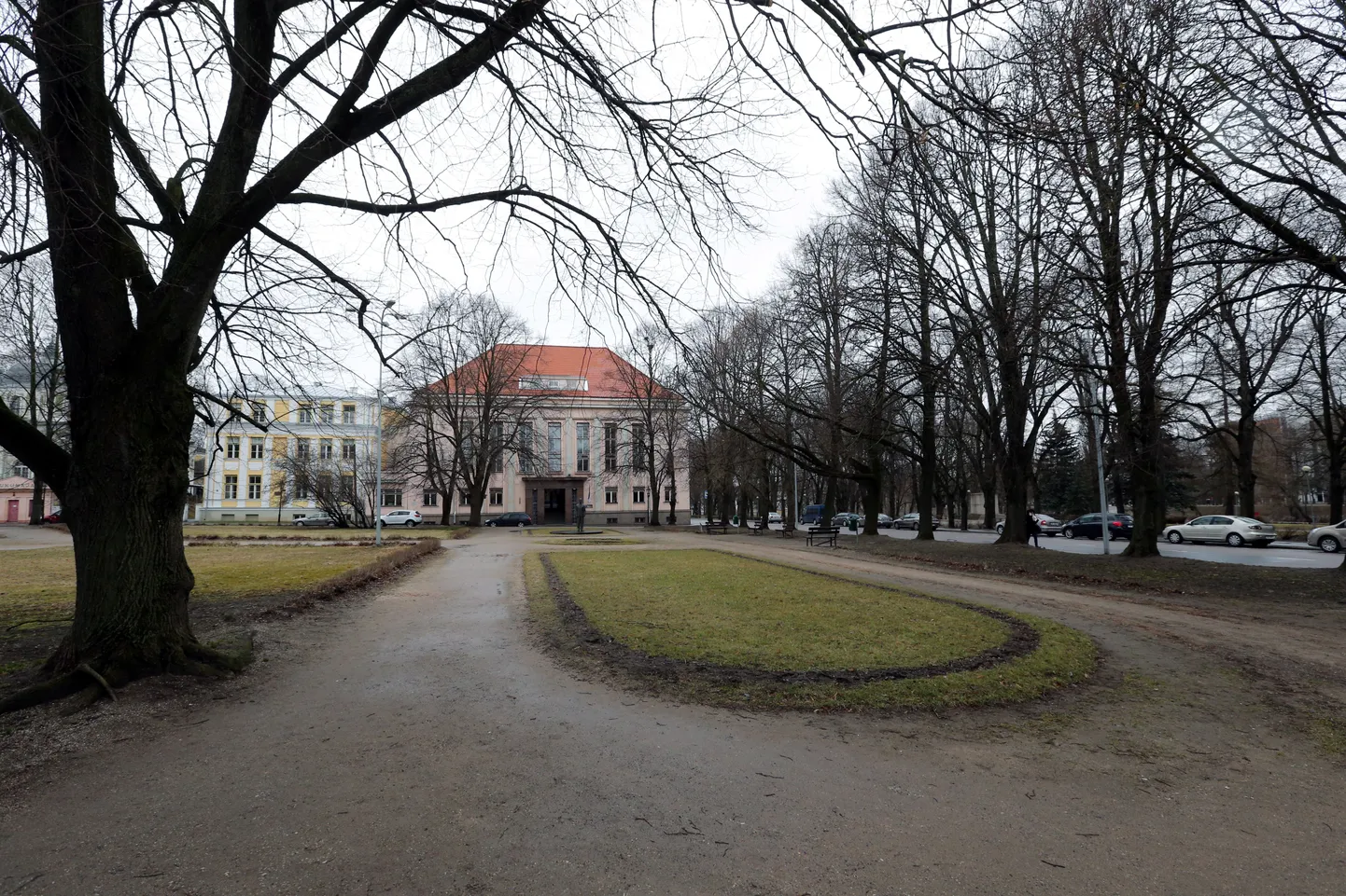 EV teadus- ja haridusministeeriumi esine plats.