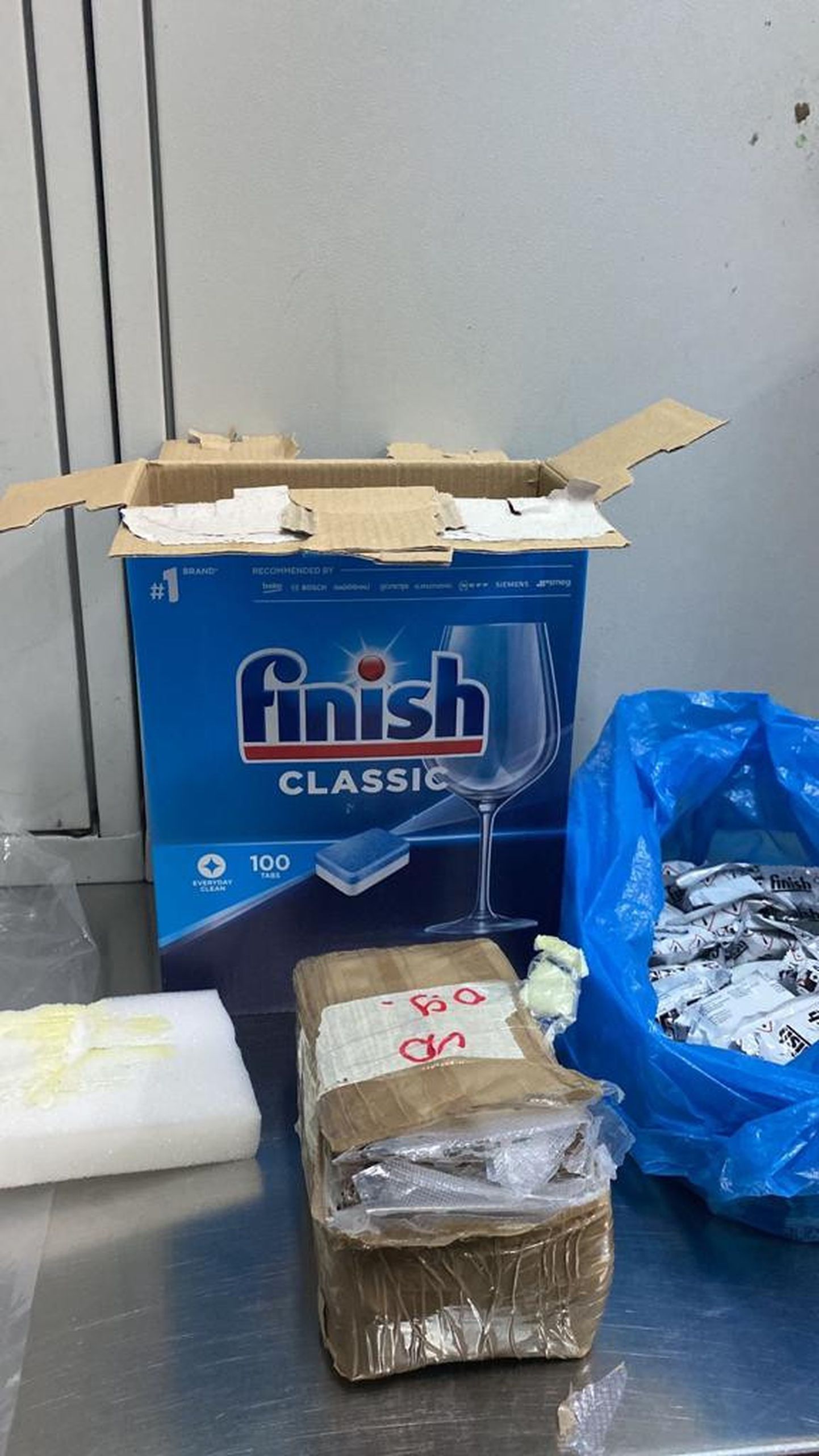 Наркотики нашлись в коробке с таблетками для посудомоечных машин.