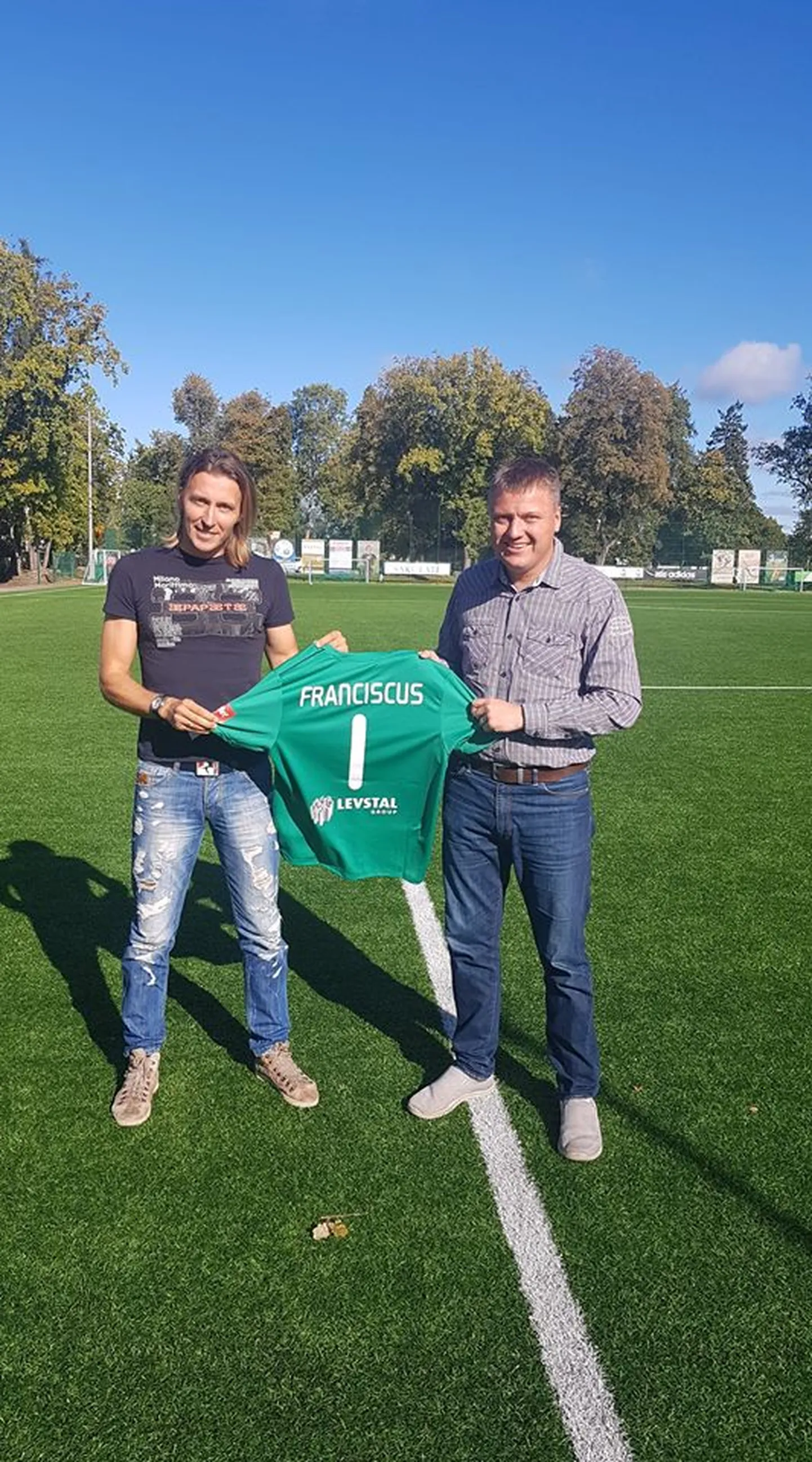 Paavstile kingitav FCI Levadia mängusärk