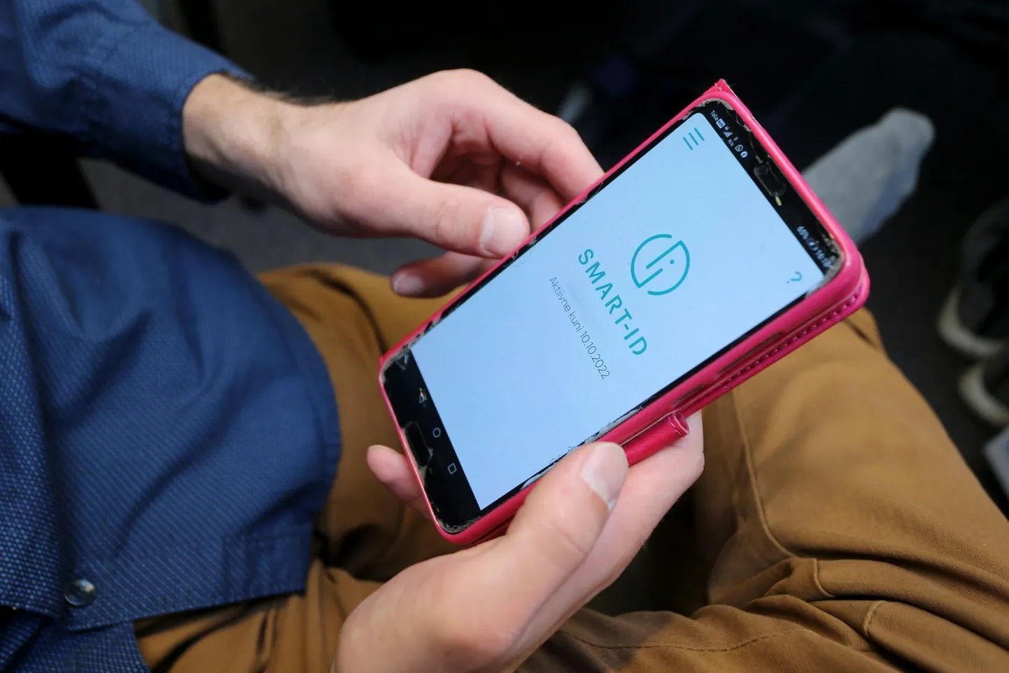Kelmid võivad end tutvustada ka pangatöötajana ning paluda öelda pangakonto andmed ja sisestada Smart-ID koodid.