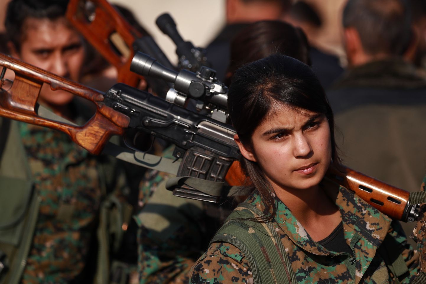 Süüria Demokraatlike Jõudude (SDF) võitleja novembris riigi kirdeosas Qamishlis.