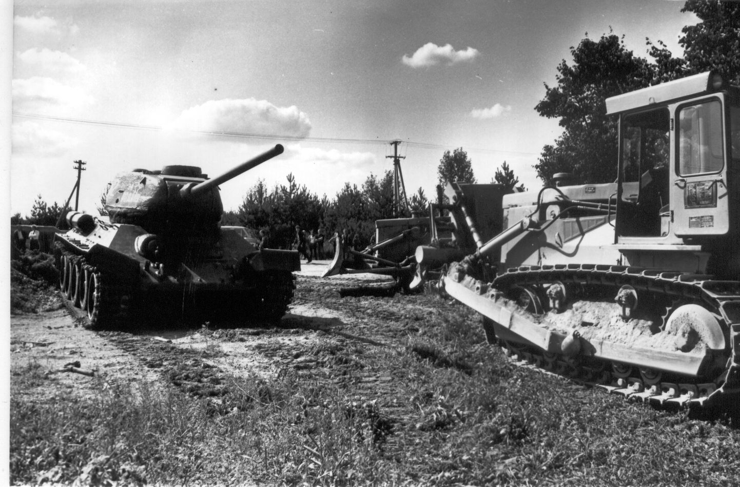 Võru tanki allatirimiseks 1991. aastal kasutati kaht EPT buldooserit.