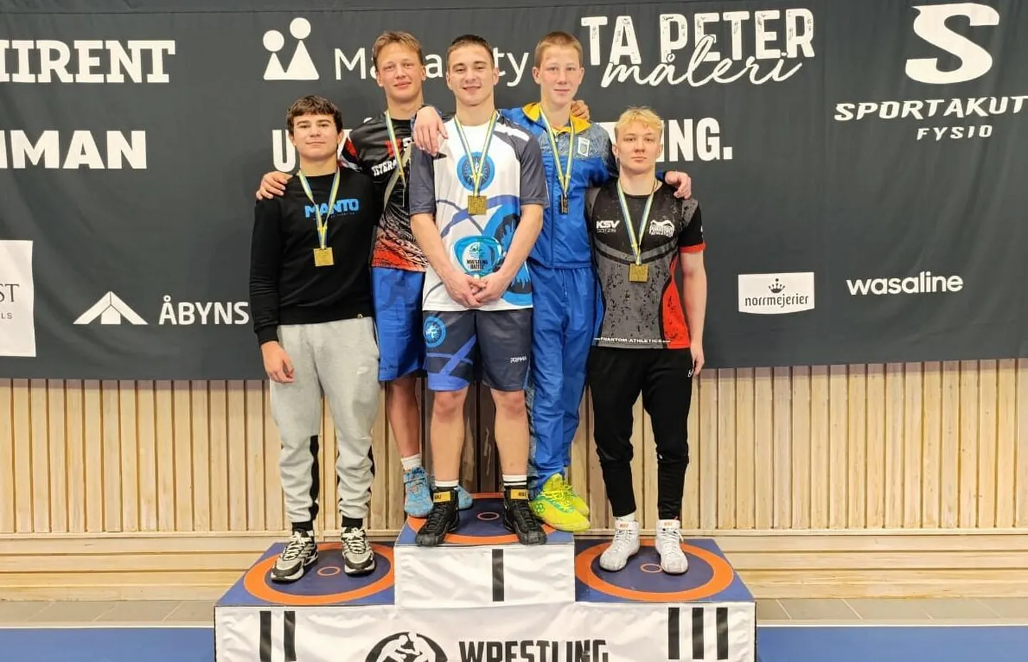 Nädalavahetusel tõid maadlejad Rootsist Umeå turniirilt viis pjedestaalikohta. Vasakult Yaroslav Lobyk, Oleksandr Kosyntsev, Ilja Marchak, Artur Kosyntsev ja Janar Lips.