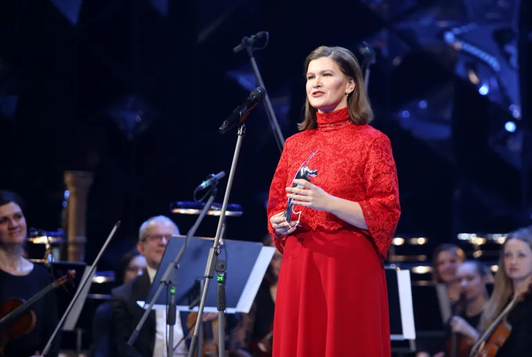 Klavesīniste Ieva Saliete ar saņemto "Lielās mūzikas balvu" nominācijā "Par izcilu darbu ansamblī" Latvijas Nacionālajā operā 2018. gadā.