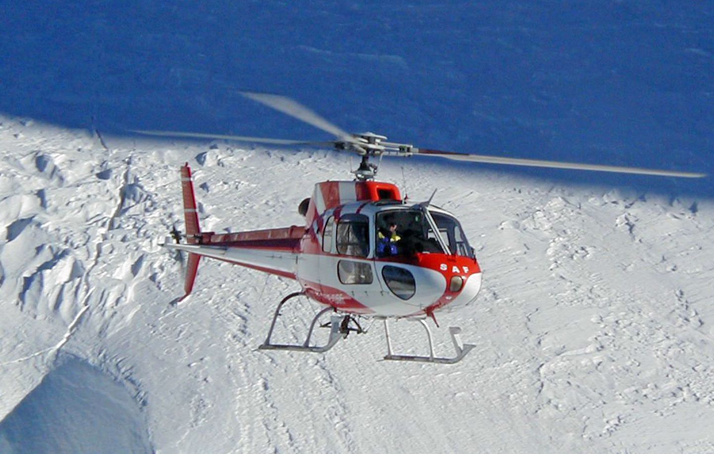 Helikopter Airbus-AS350. Foto on illustratiivne.