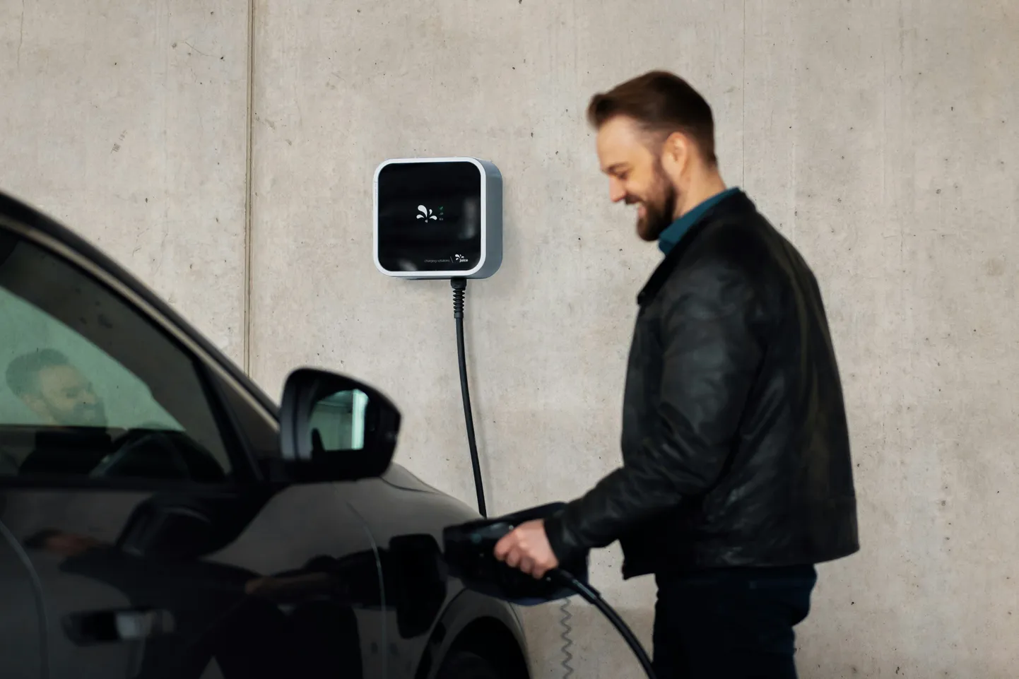 Elelktriauto võib õnnelikukski teha – kui sõita on vaja, siis ei tee selle kasutamine vähemalt vaeseks, või mitte nii vaeseks kui vedelkütust neelav auto.