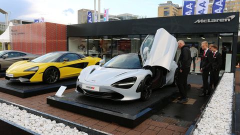 Видео: McLaren представил в Дубае уникальный вариант спорткара 720S