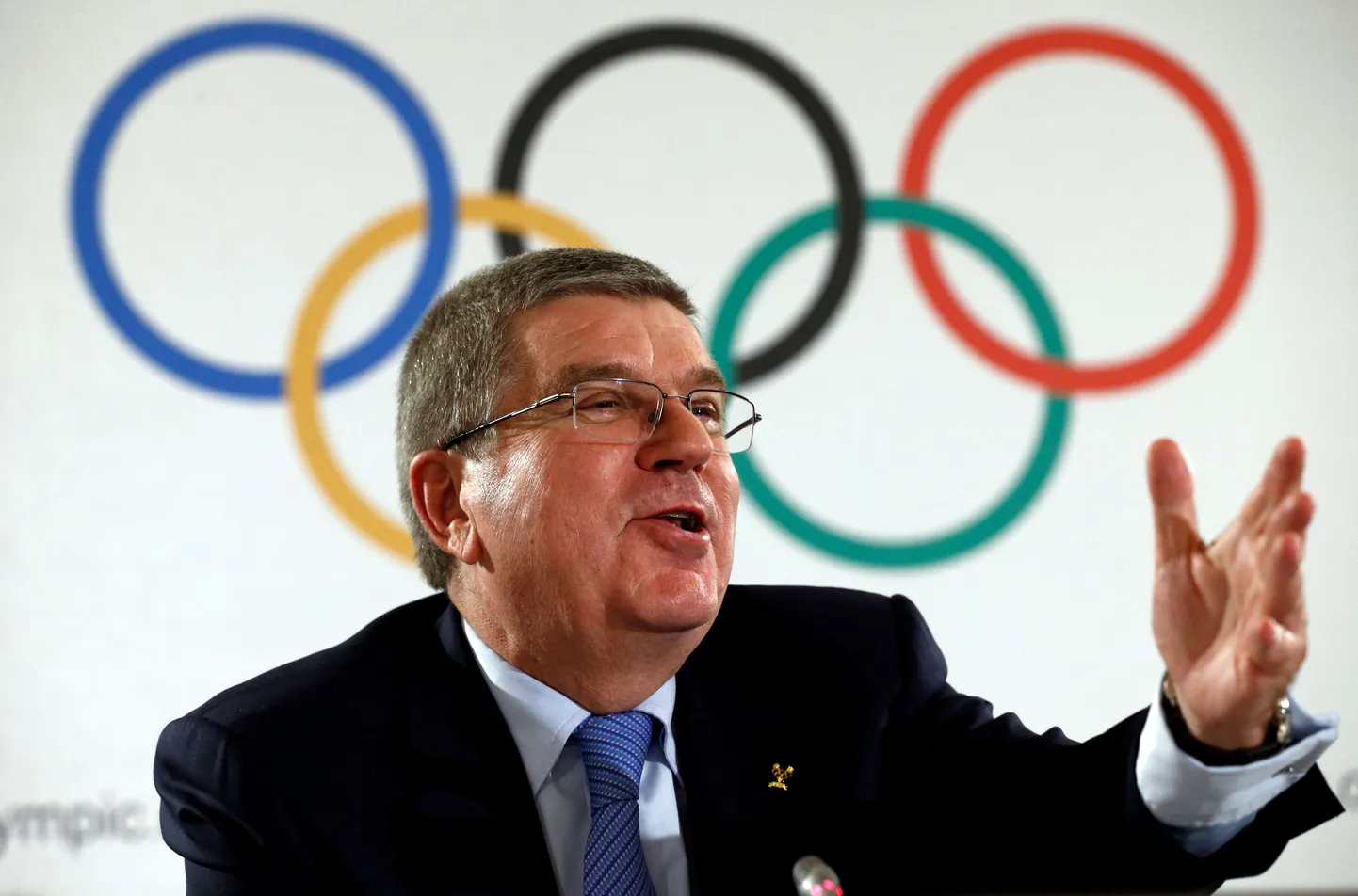 ROKi president Thomas Bach on avalikkuse ees esinedes enamasti heatujuline, kuid dopingukütte tema naeratus ei veena.