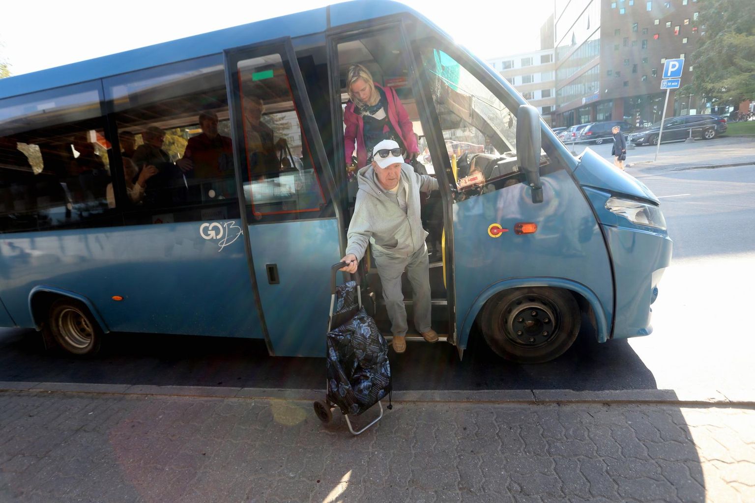 Kui Otepäält Tartusse sõites ei mahu kõik soovijad 26-kohalisse bussi ära, siis Tartust tagasi läheb buss pooltühjalt.