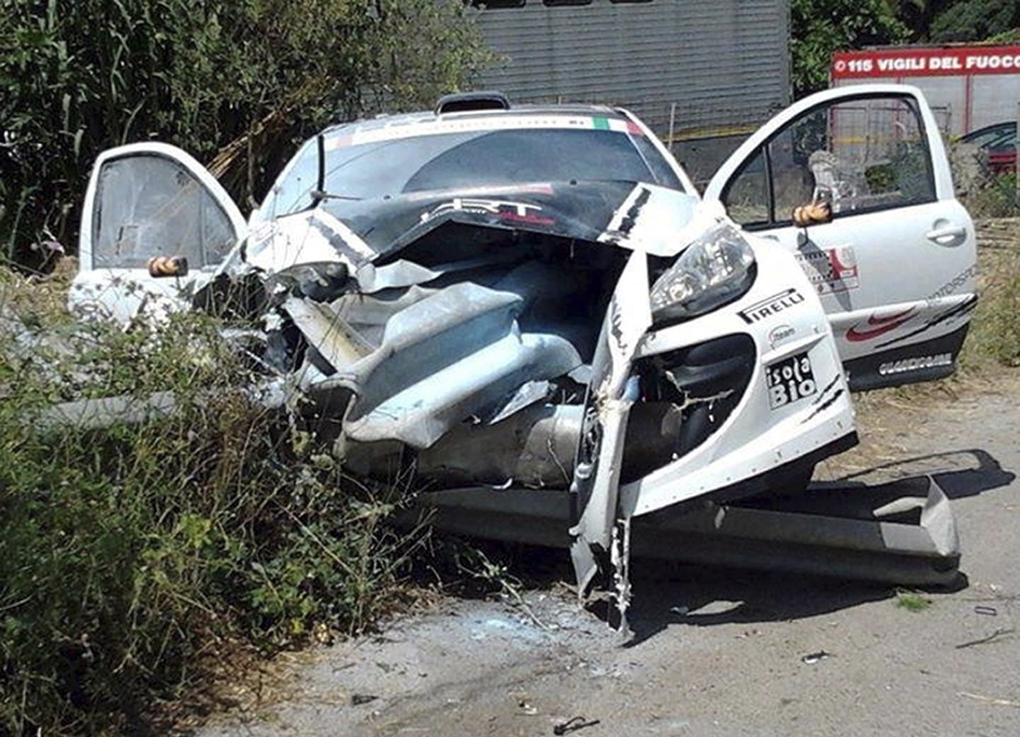 Peugeot 207 masina vrakk. Avarii tagajärjel hukkus Craig Breeni kaardilugeja Gareth Roberts.