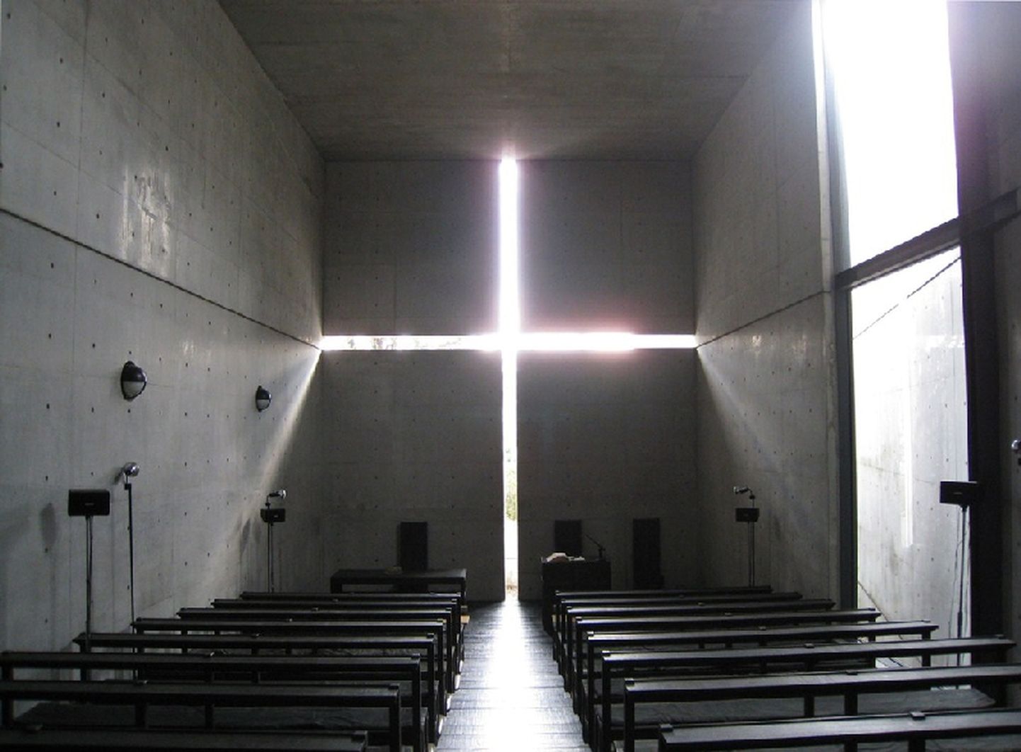 Tadao Ando üks tuntumaid ehitisi, Osaka lähedal asuv Valguse kirik (1989).
