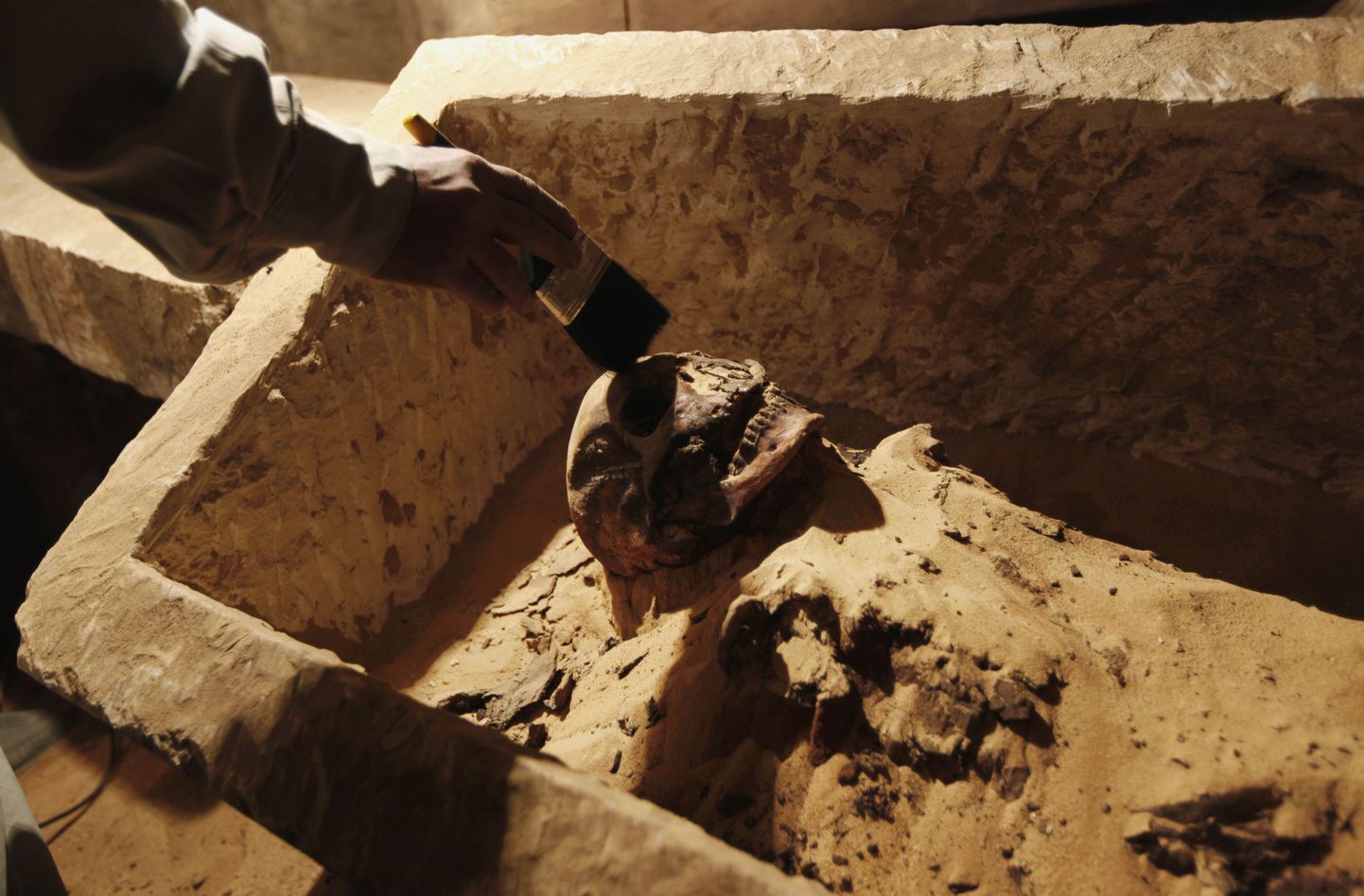 Akhetatenist leiti kaks inimjäänust, millel olid vasesulamist varbarõngad