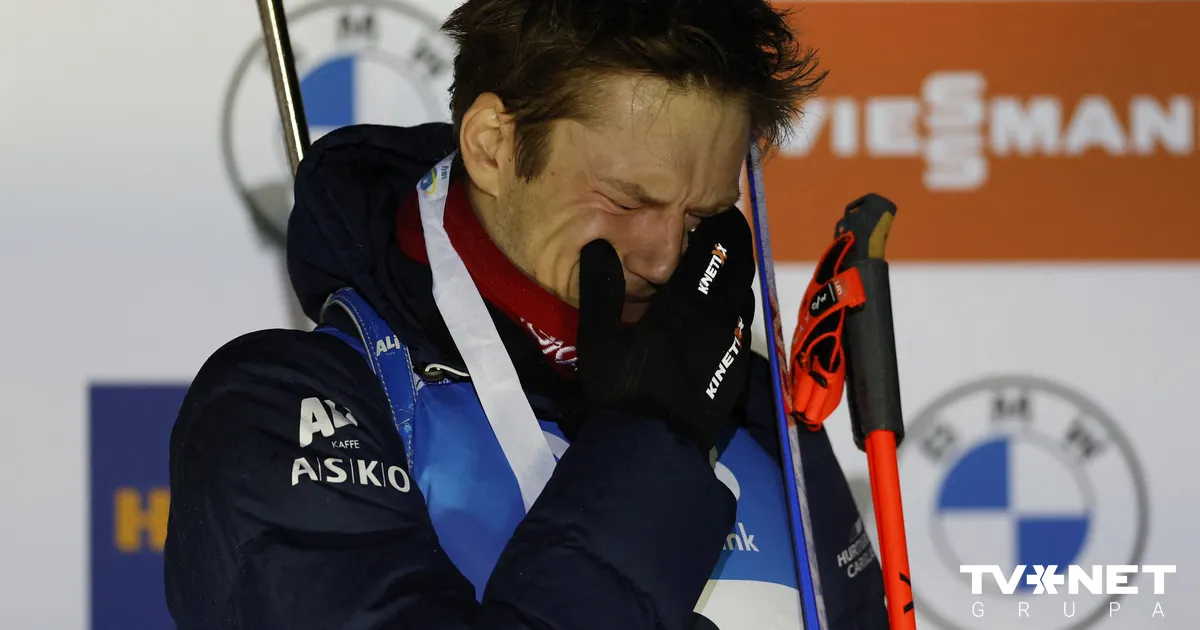 VIDEO ⟩ Den norske skiskytteren som mottok den triste nyheten bryter ut i gråt på podiet