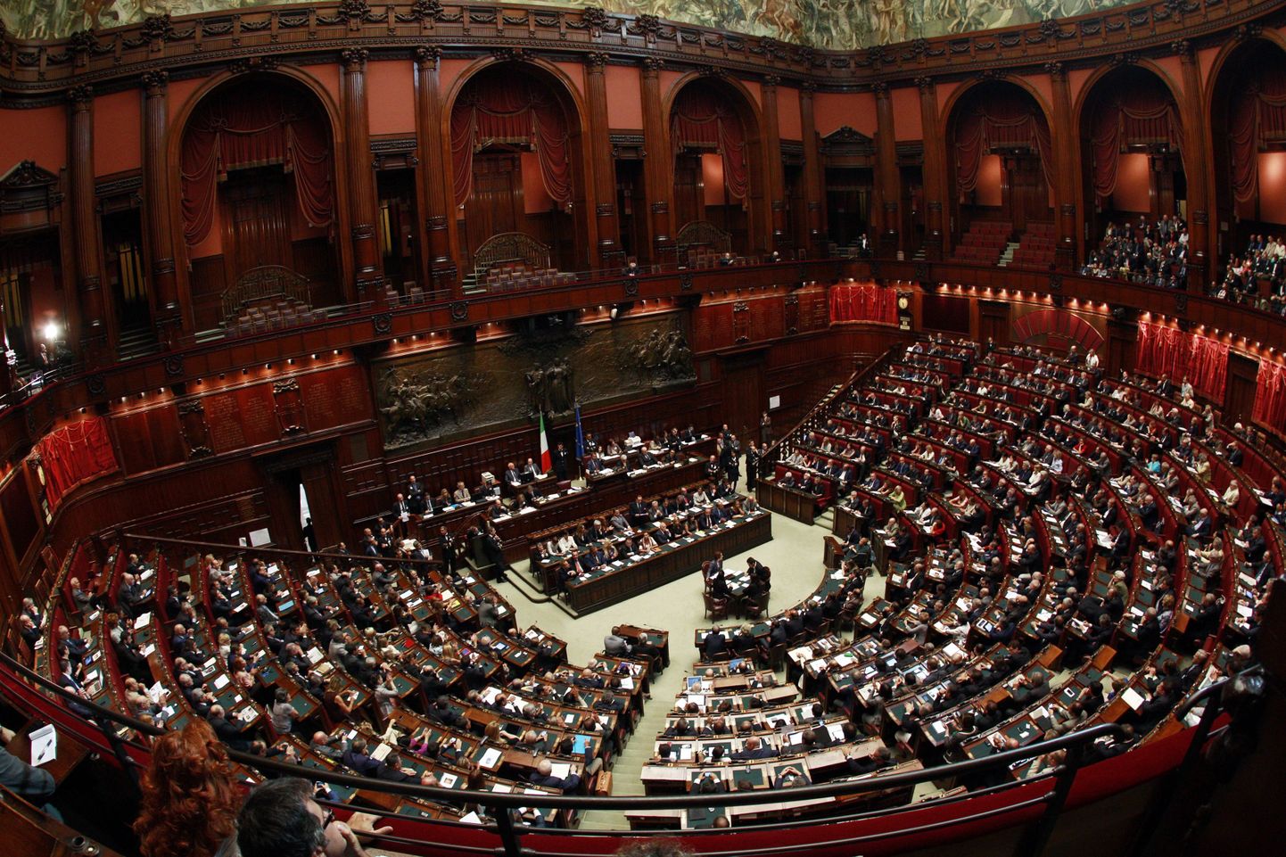 Berlusconi eile Italia parlamendis kõnelemas.