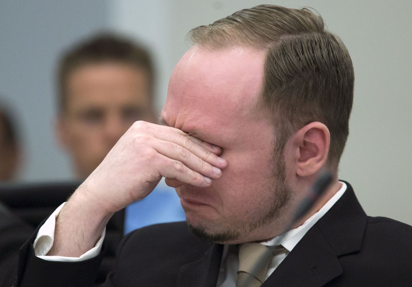 Anders Behring Breivik näitas kohtusaalis pisaraid.