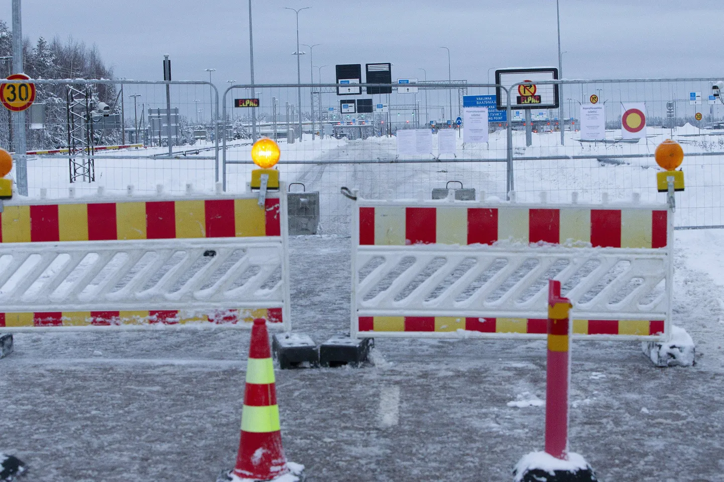 Suletud tee Vaalimaa piiripunkti Soome-Venemaa piiril.