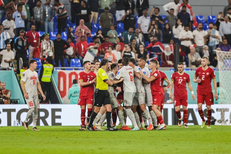 Разборки на последних минутах матча Сербия - Швейцария.