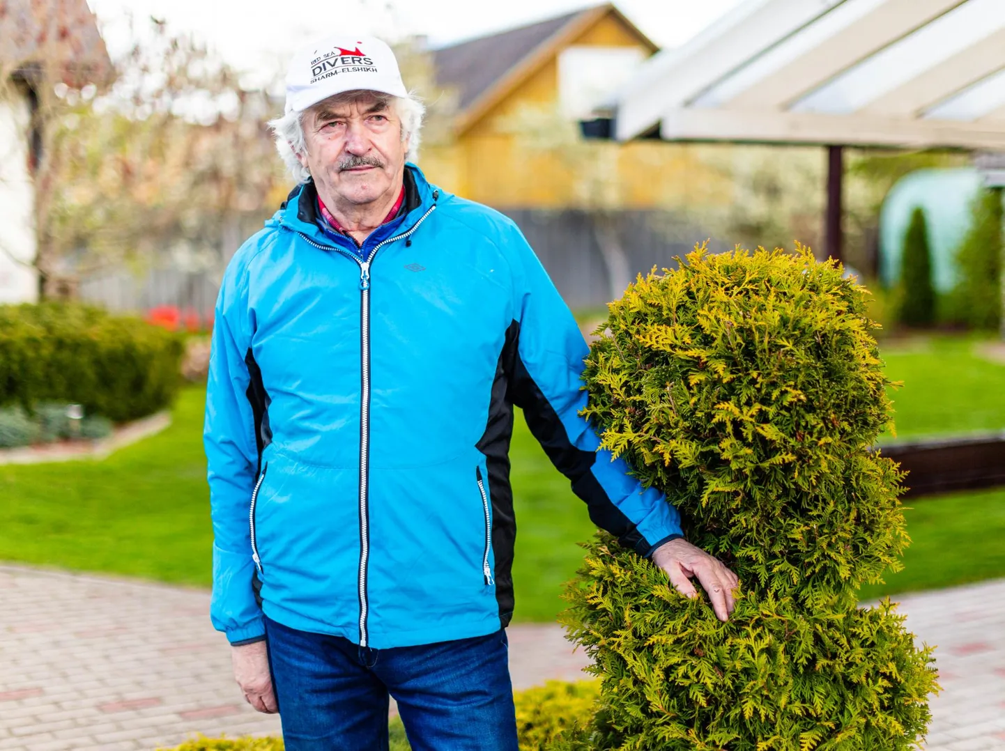 «Isiklik rekord, mis on ühtlasi Eesti tippmark, on kuuekümneviieselt hüpatud 3.02,» nentis 71-aastane teivashüppaja Elmo Oidermaa.