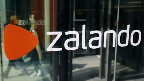 KAS OSTAKSID? ⟩ «Miks peab suguelundit meenutava pandlaga rihma müüma?» Zalando aksessuaar paneb kulmu kergitama