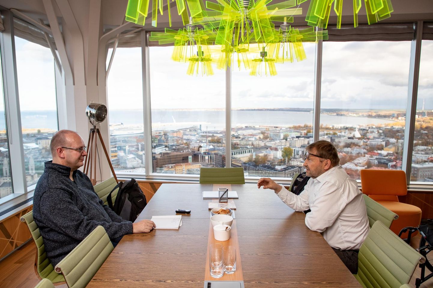 Heldur Meerits annab intervjuud oma kontoris Tallinnas Tornimäel. Kolme aastakümnega on ta kasvatanud oma ettevõtete omakapitali üle saja miljoni euro piiri ja usaldab nende igapäevase juhtimise nüüd poja kätesse.