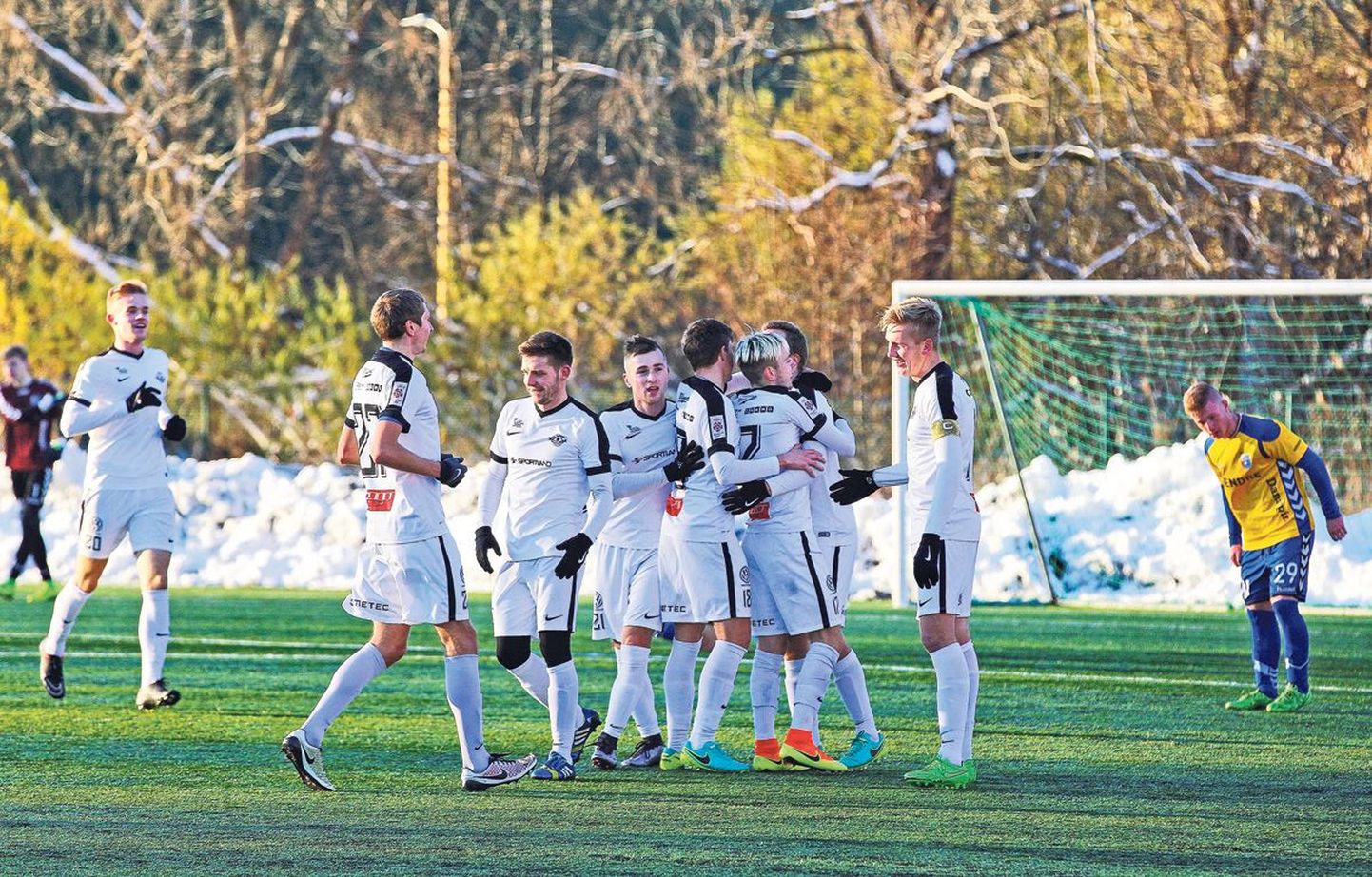 Tammeka jalgpallurid kostitasid laupäeval hooaja lõpetuseks Pärnu linnameeskonda kolme vastuseta väravaga.