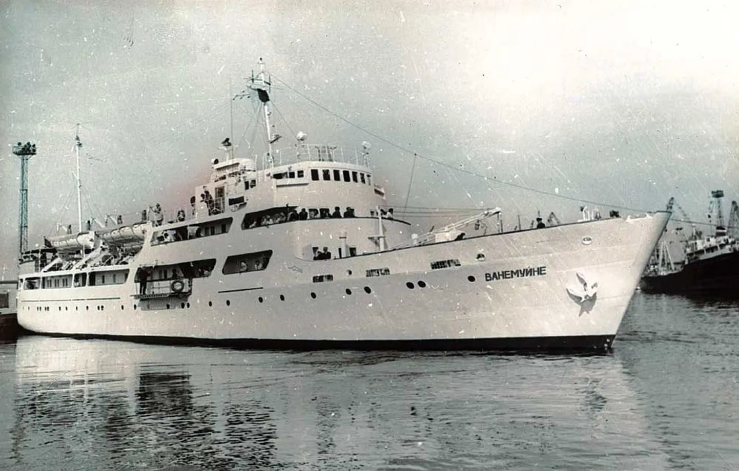 Bulgaarias valmistatud kaunitar-laev Vanemuine taasavas täna 40 aastat tagasi Tallinna ja Helsingi vahelise laevaliikluse, mille oli katkestanud II maailmasõda.