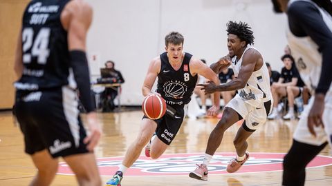 Cramo lasi lõpu pingeliseks, vastasele küünarnukiga pannud Pahv saadeti saalist minema